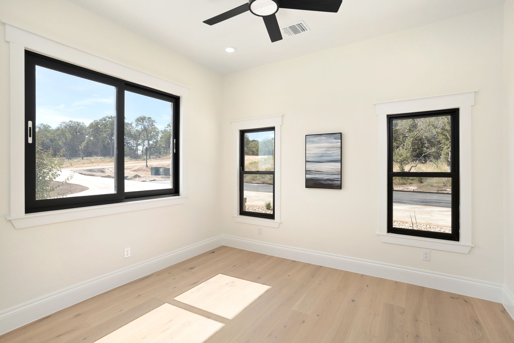 Sliding window and single hung